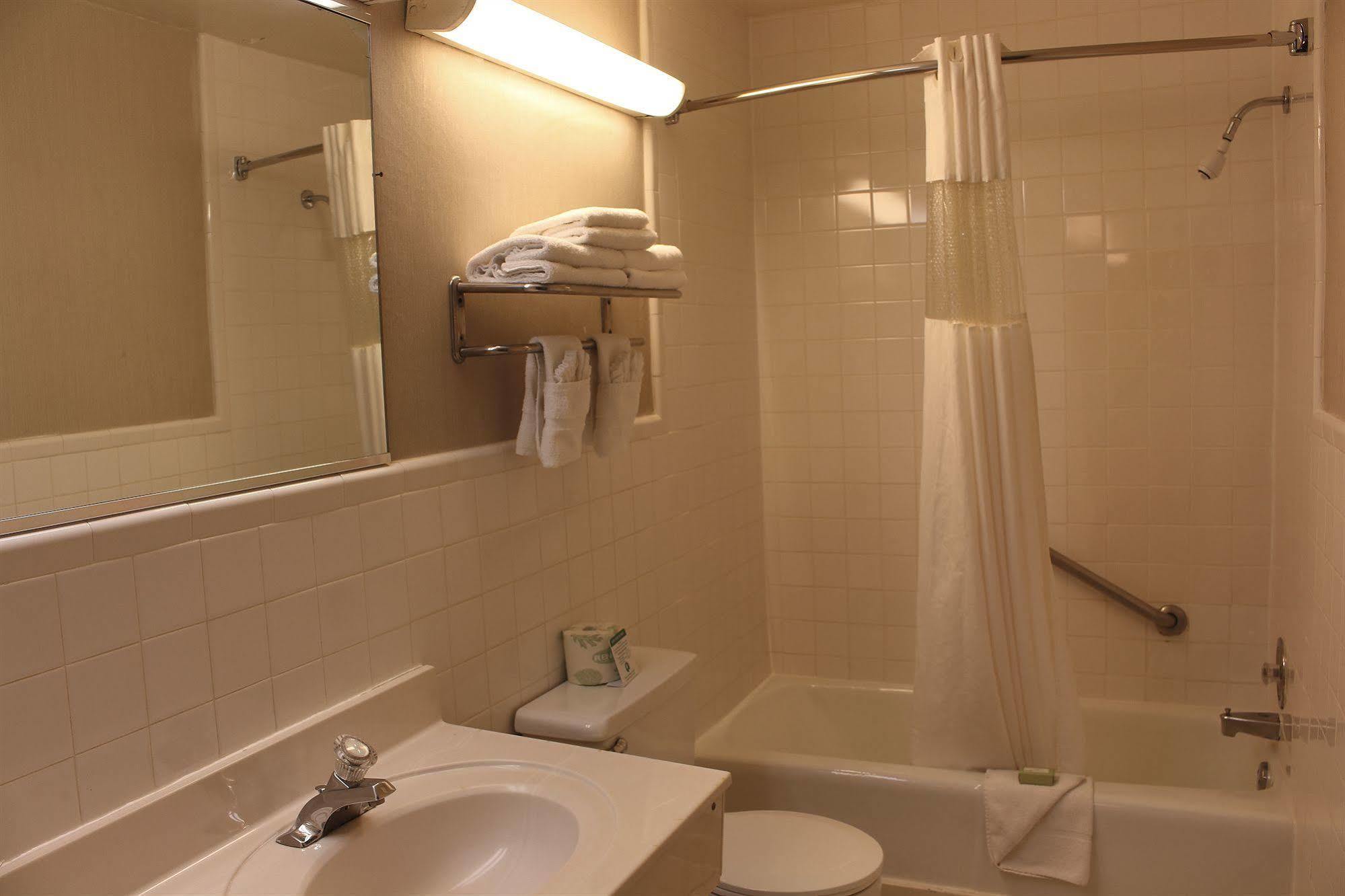 Governor House Inn Arlington/Falls Church Ngoại thất bức ảnh